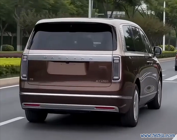 百万价位MPV！尊界V800实车曝光：车头高大车标极其翔实